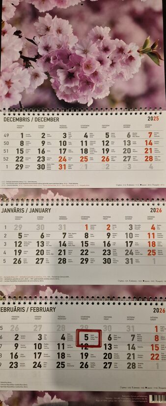 Цветущая ветка. Трехблочный латвийский календарь с курсором на 2026 год